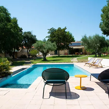 Mas Avec Piscine Pour 10 Personnes *